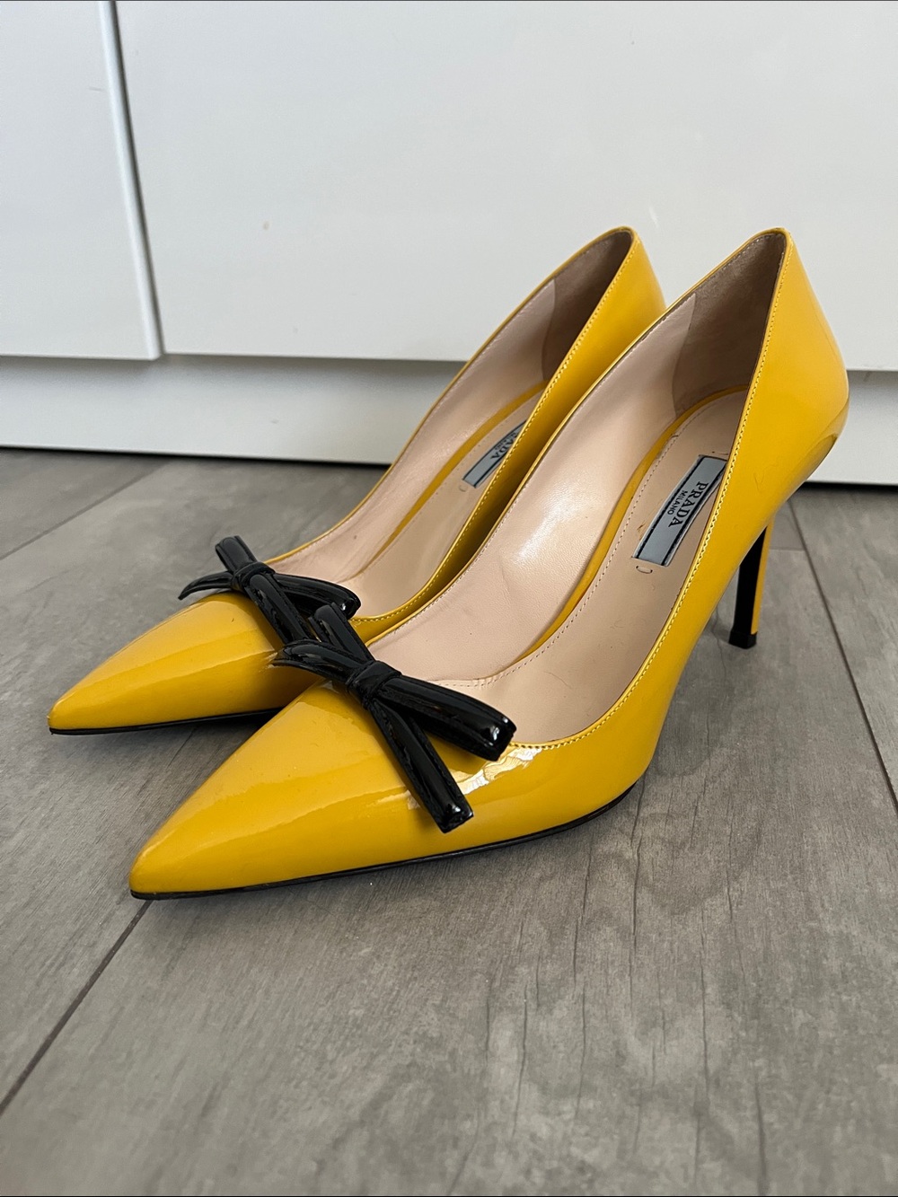 PRADA Yellow Patent Leather Pointed Toe Bow Pumps Like New, Size 38.5